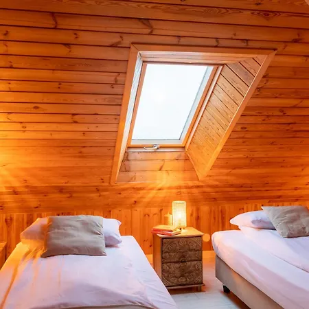 Pensión Blisshouse Luxurious Calm And Energetic Spot Near By Surrounded By The Forest Where Will Find Your Peace And Your People Cracovia