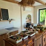 Blisshouse Luxurious Calm And Energetic Spot Near By Surrounded By The Forest Where Will Find Your Peace And Your People Pensión *
