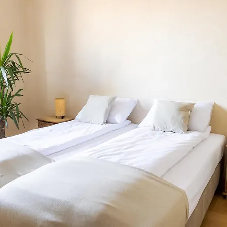 Blisshouse Luxurious Calm And Energetic Spot Near By Surrounded By The Forest Where Will Find Your Peace And Your People Pensión Cracovia